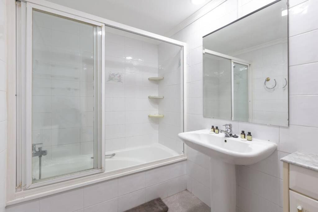 Playa Huelin Apartamento Lägenhet Málaga Exteriör bild